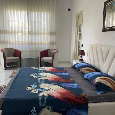 Vila Briart Lägenhet Durrës Exteriör bild