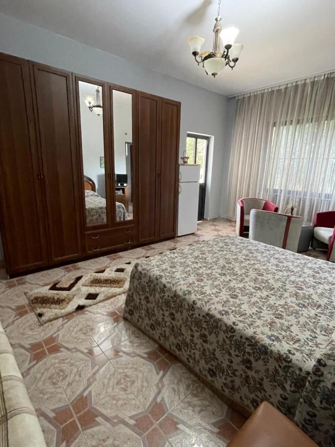 Vila Briart Lägenhet Durrës Exteriör bild