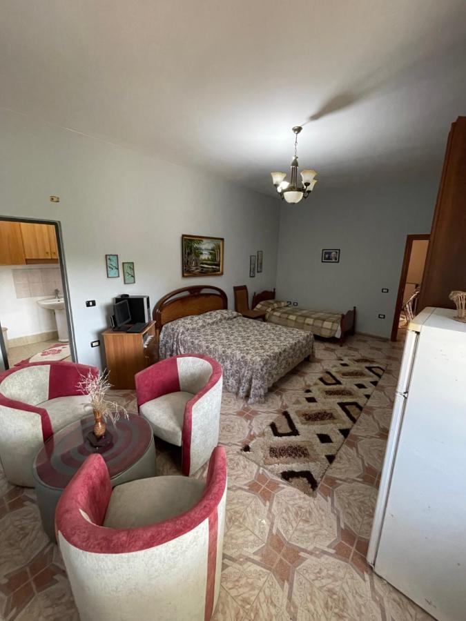 Vila Briart Lägenhet Durrës Exteriör bild