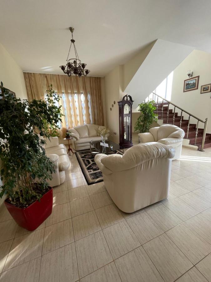 Vila Briart Lägenhet Durrës Exteriör bild