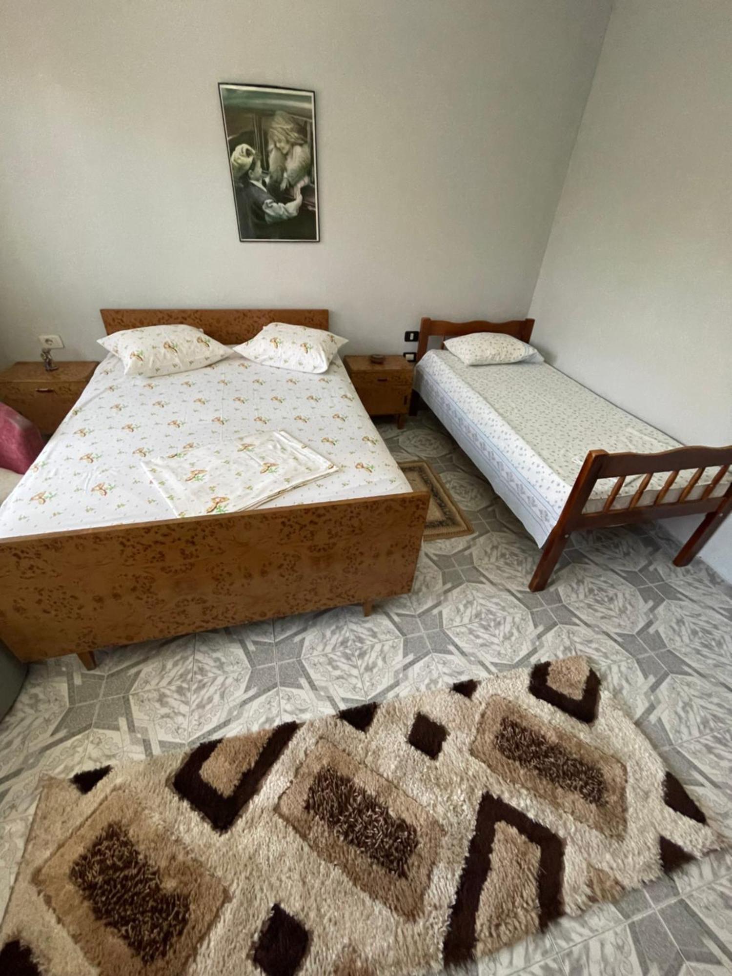 Vila Briart Lägenhet Durrës Exteriör bild
