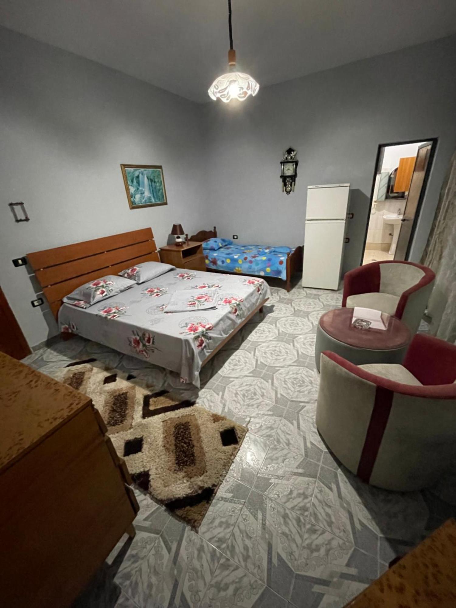 Vila Briart Lägenhet Durrës Exteriör bild