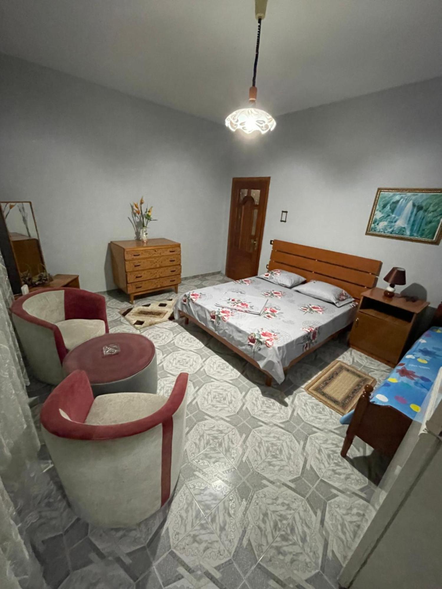Vila Briart Lägenhet Durrës Exteriör bild