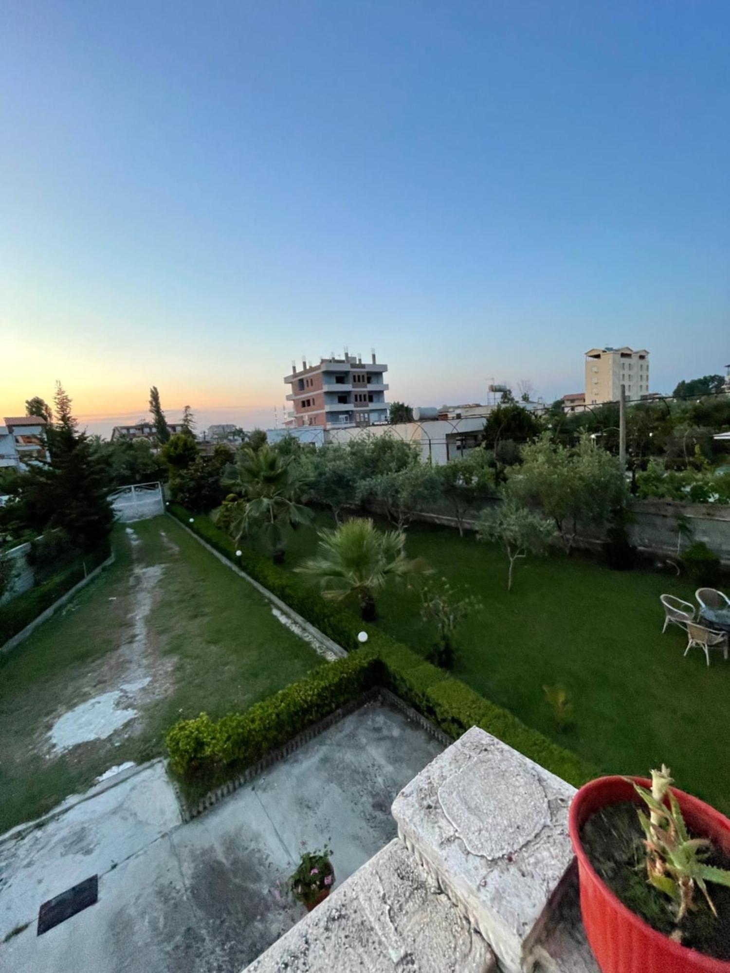 Vila Briart Lägenhet Durrës Exteriör bild