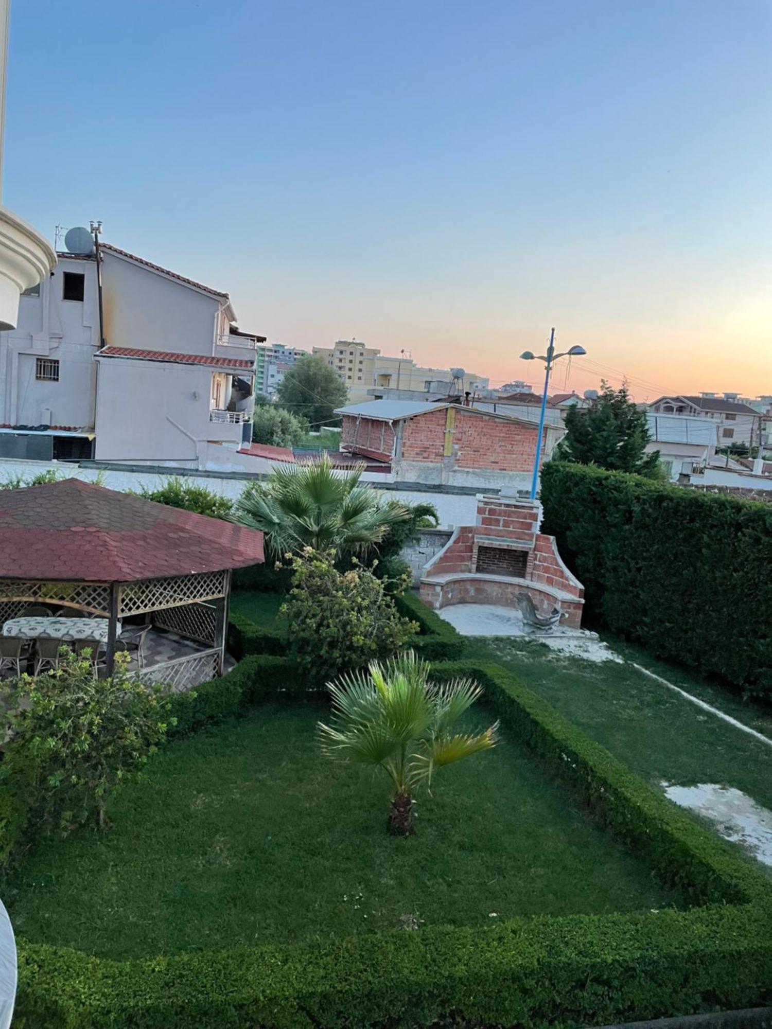 Vila Briart Lägenhet Durrës Exteriör bild
