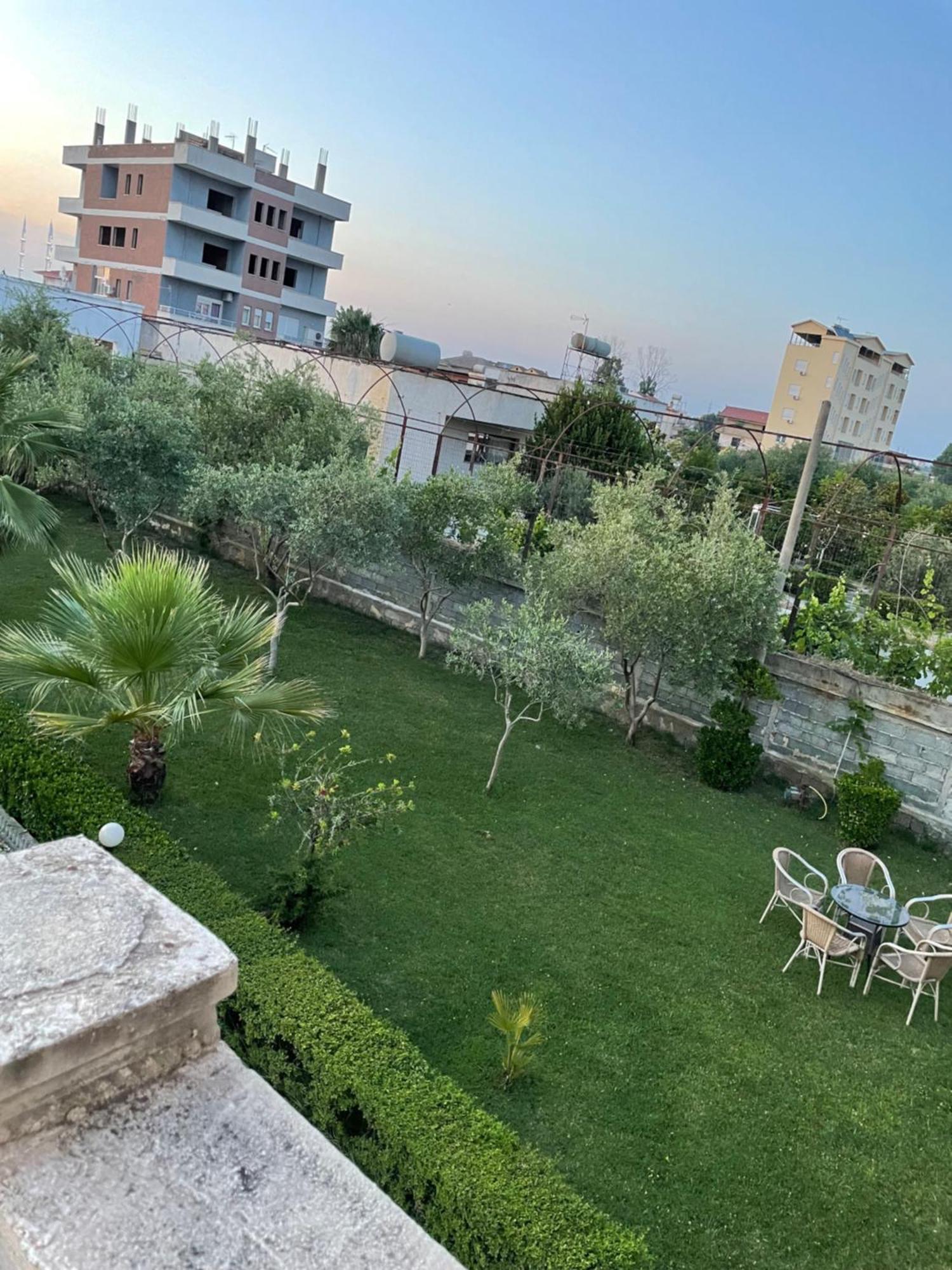 Vila Briart Lägenhet Durrës Exteriör bild