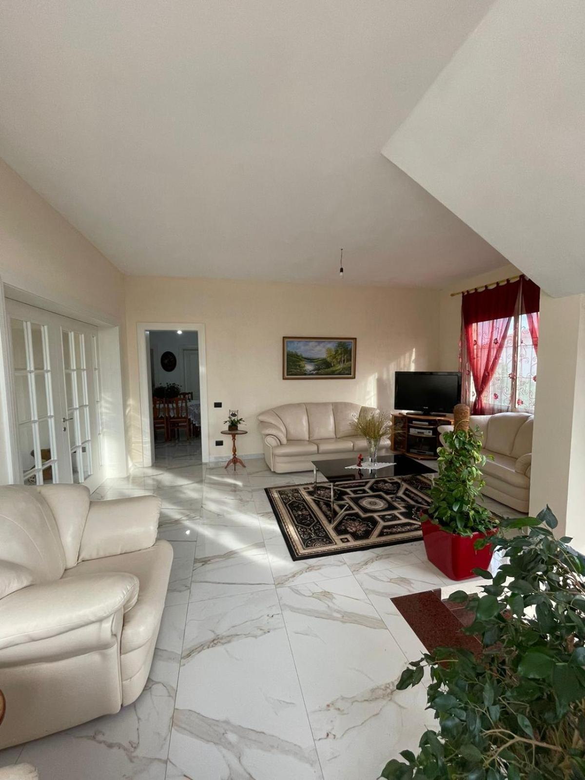 Vila Briart Lägenhet Durrës Exteriör bild